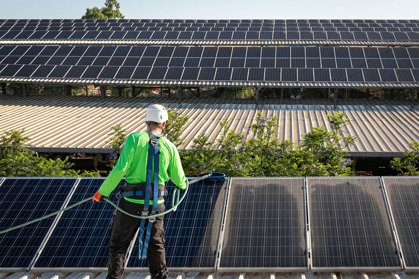  - clean dirty solar roof